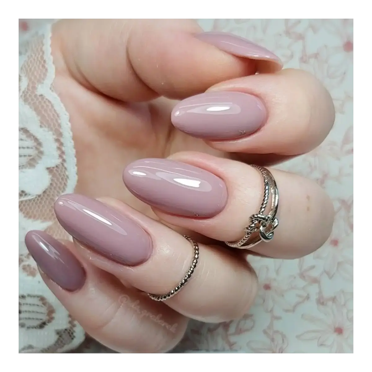 Lakier Hybrydowy UV Hybrid Lost Lila 6 ml - 102